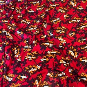 Machine wash polyester stretchy balloons sleeves fits up to hips